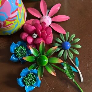 Vintage enamel and metal flower lot